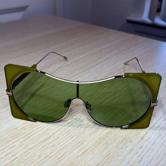 Futuristic Green Visor Sunglasses – Bold Shield Frame Aesthetic - Picture 1 of 5